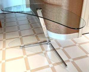 lot 288 image: Kidney Shaped Glass Top Chrome Based Table  Desk