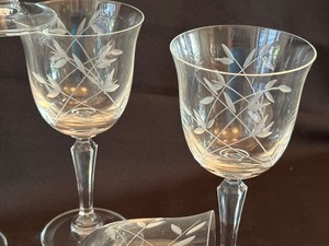 lot 307 image: Six Vintage Etched Wine Glasses