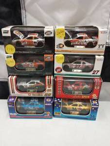 lot 32 image: Revell 164th Scale Die Cast Cars