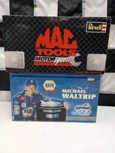 lot 35 image: Revell 124th Scale Die Cast Cars