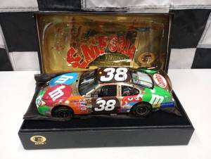 lot 38 image: Action Elite Metal Elliot Sadler #38 M&Ms  Hometown Edition 124th Scale Die Cast Car
