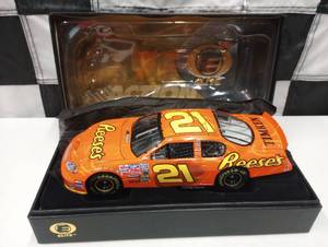 lot 44 image: Action Elite Kevin Harvick #21 Reeses 124th Scale Die Cast Car