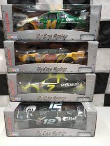 lot 59 image: Team Caliber Pit Stop 124th Scale Die Cast Cars,
