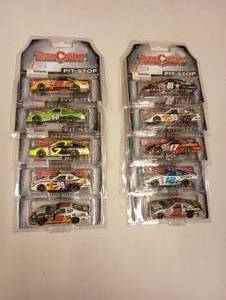 lot 64 image: Team Caliber Pit Stop 164th Scale Die Cast Cars