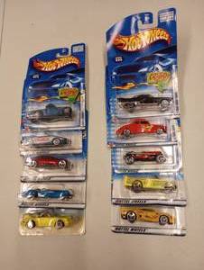 lot 73 image: Hot Wheels 164th Scale Die Cast Cars