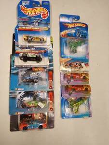 lot 74 image: Hot Wheels 164th Scale Die Cast Cars