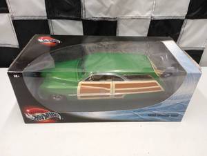 lot 75 image: Hot Wheels 1950 Merc Woodie 118th Scale Die Cast Car
