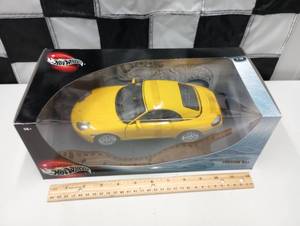 lot 77 image: Hot Wheels Porsche 911 Yellow 118th Scale Die Cast Car