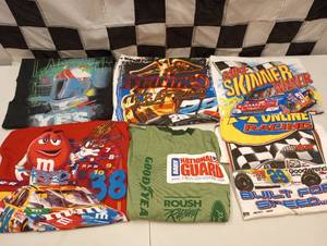 lot 121 image: Nascar Racing Adult Medium T-Shirts