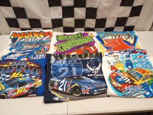 lot 127 image: Nascar Racing Adult Large T-Shirts