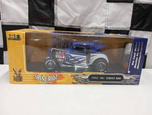 lot 215 image: Shyne Rodz Collection 932 Ford Street Rod 118th Scale Die Cast Car