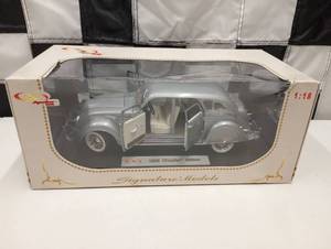 lot 217 image: Signature Models 1936 Chrysler Airflow 118 Scale Die Cast Car