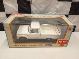 lot 219 image: Sun Star Classic Models 1965 Ford F100 118th Scale Die Cast Car