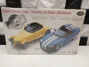lot 240 image: Testors Exotic Sports Cars 124th Scale Metal Body Model Kit
