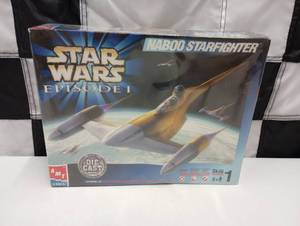 lot 246 image: Ertl AMT Star Wars Episode 1 Naboo Starfighter 148 Scale Die Cast Model Kit.