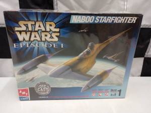 lot 250 image: Ertl AMT Star Wars Episode 1 Naboo Starfighter148th Scale Die Cast Model Kit