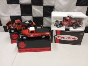 lot 275 image: Mac Tools Die Cast Coin Banks