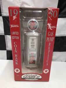 lot 282 image: Gearbox Collectible 1950 Texaco Gas Pump Die Cast Coin Bank