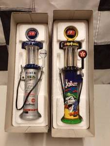 lot 285 image: Action 116th Scale Die Cast Gas Pump Bank.