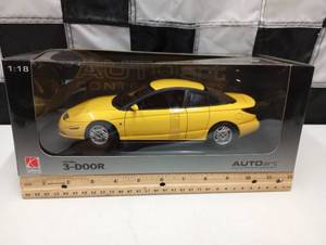 lot 332 image: Autoart Contemporary Saturn 3 Door 118th Scale Die Cast Car