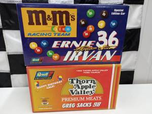lot 378 image: Revell 124th Scale Die Cast Cars