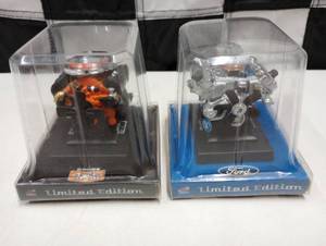 lot 399 image: Liberty Classics Ford 427 SCHC & Dodge 426 Hemi Replica 118th Scale Die Cast Motors