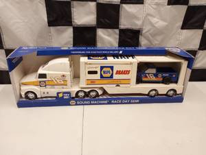 lot 491 image: Napa Freewheeling Sound Machine 124th Scale Die Cast Semi