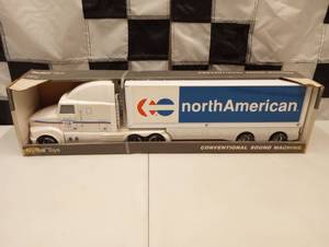 lot 492 image: Nylint North American Sound Machine Semi