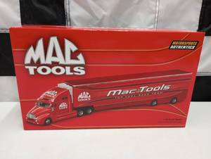 lot 495 image: Mac Tools 164th Scale Die Cast Hauler