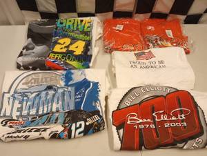 lot 553 image: Chase Authentic 2XL Adult T-Shirts