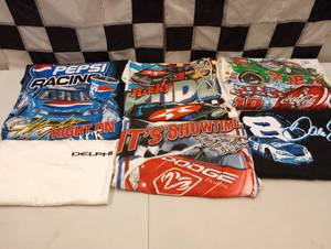 lot 563 image: Nascar Racing Adult Large T-Shirts
