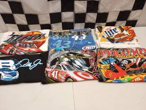 lot 565 image: Nascar Racing Adult Large T-Shirts