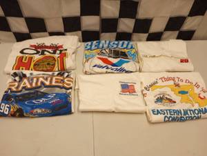 lot 576 image: Nascar Racing Medium T-Shirts