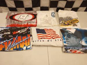 lot 578 image: Nascar Racing Medium T-Shirts