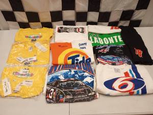 lot 582 image: Nascar Racing Kids T-Shirts  Shorts