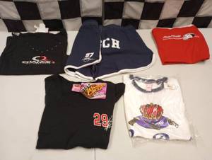 lot 586 image: Nascar Racing Large Womans Apparel