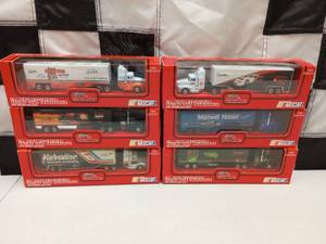 lot 626 image: Racing Champions 187th Scale Die Cast Transporter