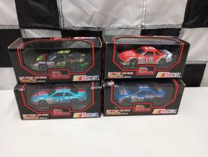 lot 639 image: Racing Champions 143rd Scale Die Cast Cars