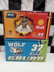 lot 648 image: Revell 124th Scale Die Cast Cars