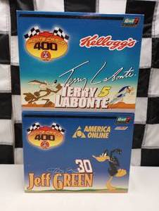 lot 649 image: Revell 124th Scale Die Cast Cars