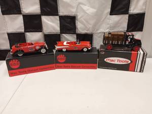 lot 653 image: Mac Tools 132 nd Scale Die Cast Coin Banks