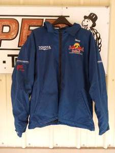 lot 675 image: Grand Prix Large Red Bull Jacket