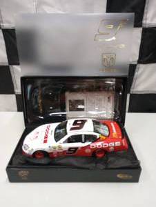 lot 708 image: Owners Elite Kasey Kahne #9 Dodge Dealers 124th Scale Die Cast Car
