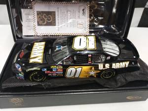 lot 711 image: Owners Elite Mark Martin #01 Army 124th Scale Die Cast Car