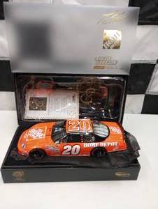lot 712 image: Owners Elite Tony Stewart #20 Home Depot 124th Scale Die Cast Car