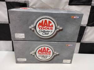 lot 762 image: Mac Tools 124th Scale Die Cast Cars