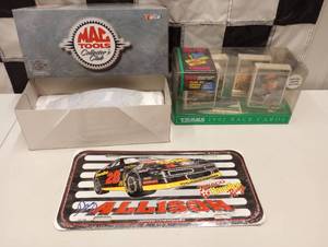 lot 787 image: Action Jeff Gordon Carolina Ford 124th Scale Die Cast Car & Miscellaneous