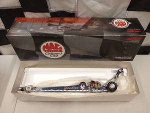 lot 805 image: Action Mac Tools Mike Dunn NY Yankees 124th Scale Die Cast Top Fuel Dragster