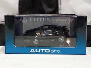 lot 818 image: Autoart Lotus Esprit V8 143rd Scale Die Cast Car