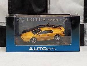 lot 819 image: Autoart Lotus Esprit V8 143rd Scale Die Cast Car